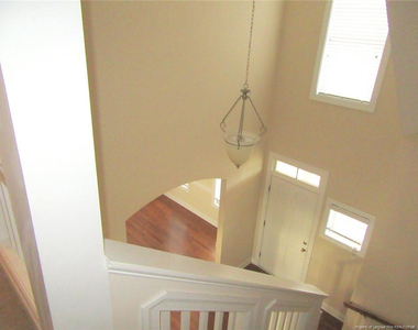 512 Rossendale Drive - Photo Thumbnail 7