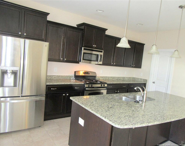 512 Rossendale Drive - Photo Thumbnail 10