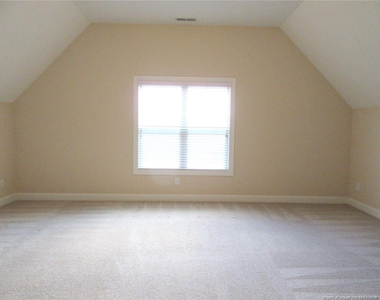 512 Rossendale Drive - Photo Thumbnail 26