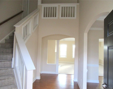 512 Rossendale Drive - Photo Thumbnail 5