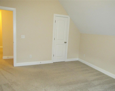512 Rossendale Drive - Photo Thumbnail 32