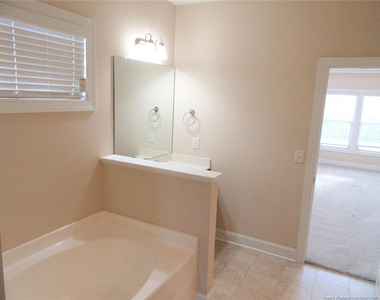 512 Rossendale Drive - Photo Thumbnail 21