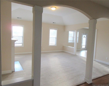 512 Rossendale Drive - Photo Thumbnail 16