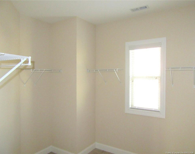 512 Rossendale Drive - Photo Thumbnail 22