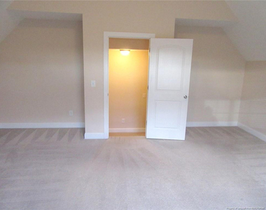 512 Rossendale Drive - Photo Thumbnail 27