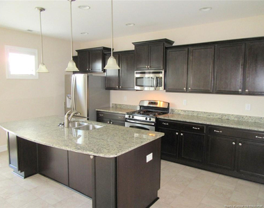 512 Rossendale Drive - Photo Thumbnail 9
