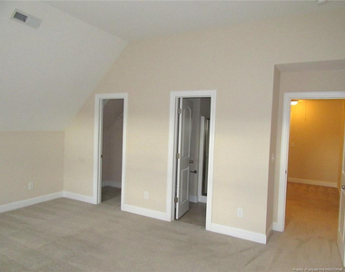 512 Rossendale Drive - Photo Thumbnail 29