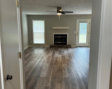 112 Thornbird Drive - Photo Thumbnail 3