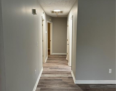 112 Thornbird Drive - Photo Thumbnail 12