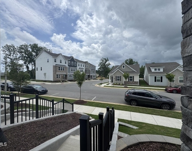724 Dorset Stream Drive - Photo Thumbnail 3