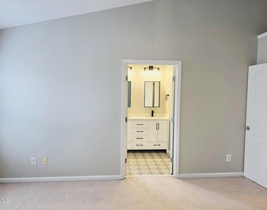 124 Braeside Court - Photo Thumbnail 23