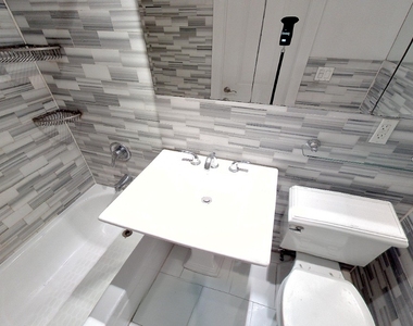 Copy of 102 E 7th St., Unit 5 - Photo Thumbnail 4