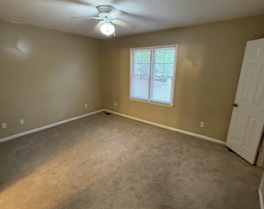 925 Hearthridge Court - Photo Thumbnail 2