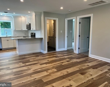 327 Garden Avenue - Photo Thumbnail 8