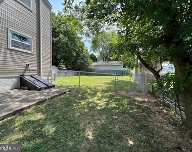 327 Garden Avenue - Photo Thumbnail 12