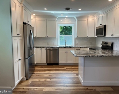 327 Garden Avenue - Photo Thumbnail 2