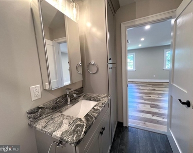 327 Garden Avenue - Photo Thumbnail 9