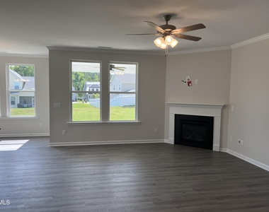 262 Streamliner Boulevard - Photo Thumbnail 2