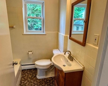 415 N Jackson Street - Photo Thumbnail 12