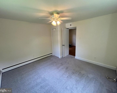 415 N Jackson Street - Photo Thumbnail 10