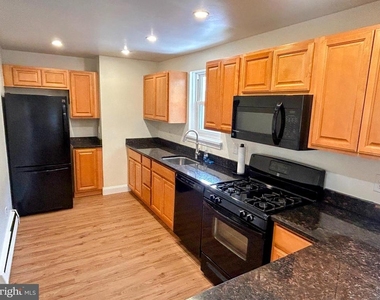 415 N Jackson Street - Photo Thumbnail 7