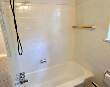 415 N Jackson Street - Photo Thumbnail 14