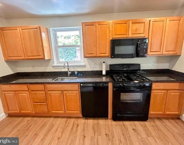 415 N Jackson Street - Photo Thumbnail 8
