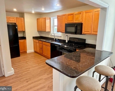 415 N Jackson Street - Photo Thumbnail 6