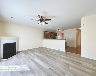 1304 Cozart - Photo Thumbnail 10