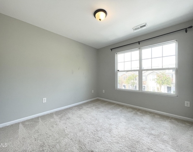 1304 Cozart - Photo Thumbnail 21
