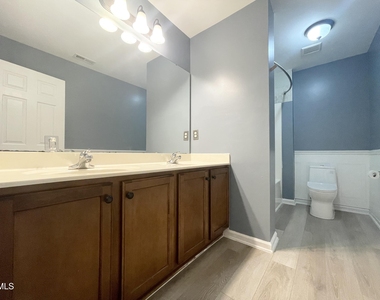 1304 Cozart - Photo Thumbnail 18