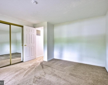 342 Sherry Lane - Photo Thumbnail 23