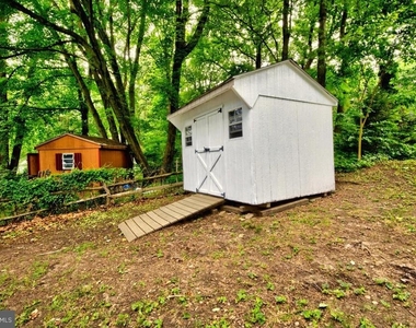 342 Sherry Lane - Photo Thumbnail 6