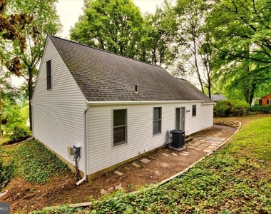 342 Sherry Lane - Photo Thumbnail 8