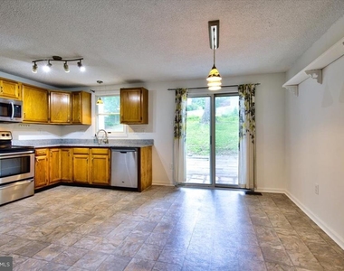 342 Sherry Lane - Photo Thumbnail 14
