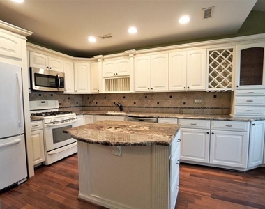 2607 Virginia Lane - Photo Thumbnail 9
