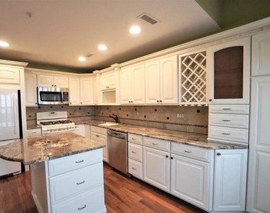 2607 Virginia Lane - Photo Thumbnail 10