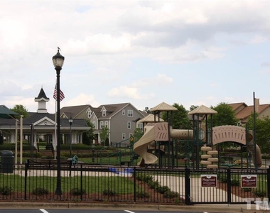1012 Semora Lane - Photo Thumbnail 31