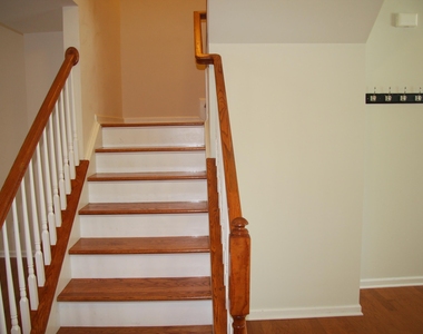 1012 Semora Lane - Photo Thumbnail 11