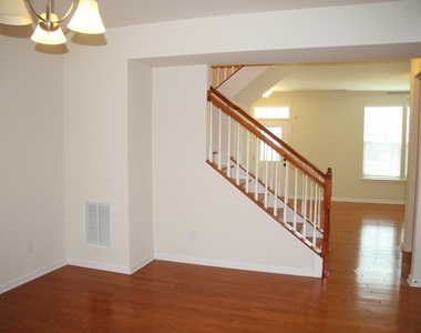 1012 Semora Lane - Photo Thumbnail 9
