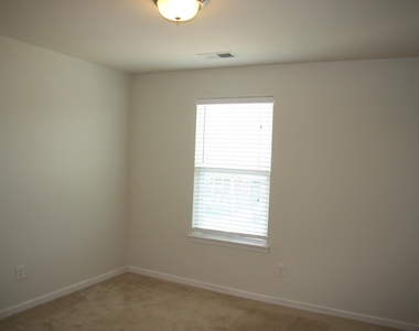 1012 Semora Lane - Photo Thumbnail 20