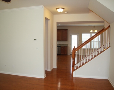 1012 Semora Lane - Photo Thumbnail 3