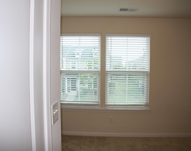 1012 Semora Lane - Photo Thumbnail 22