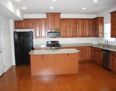1012 Semora Lane - Photo Thumbnail 4