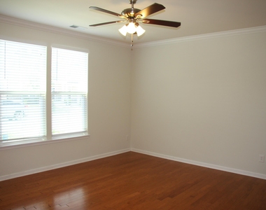 1012 Semora Lane - Photo Thumbnail 2