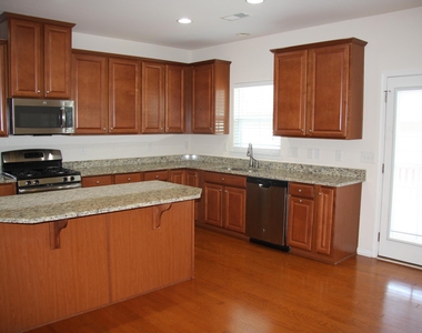 1012 Semora Lane - Photo Thumbnail 5