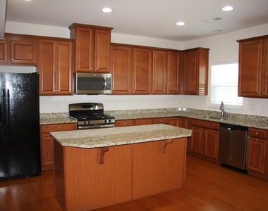 1012 Semora Lane - Photo Thumbnail 7