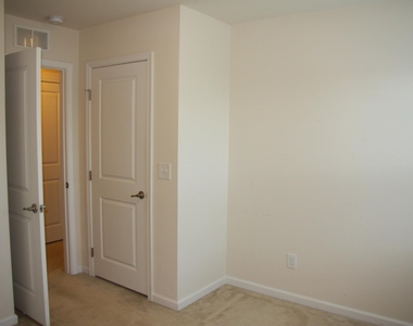 1012 Semora Lane - Photo Thumbnail 23