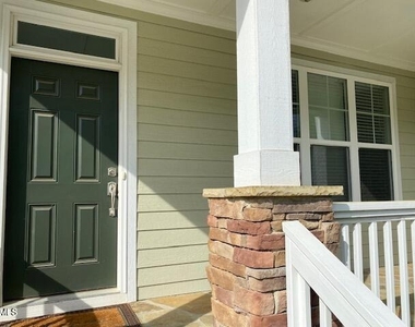 28 Grandwood Circle - Photo Thumbnail 2