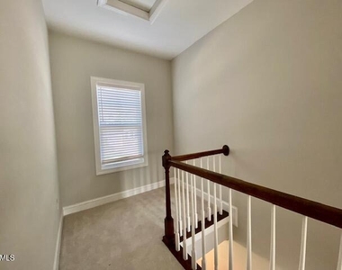 28 Grandwood Circle - Photo Thumbnail 15
